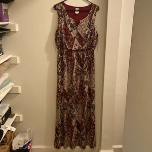 Womens dress size L, sleeveless ankle length dress, colors are burgundy, beige